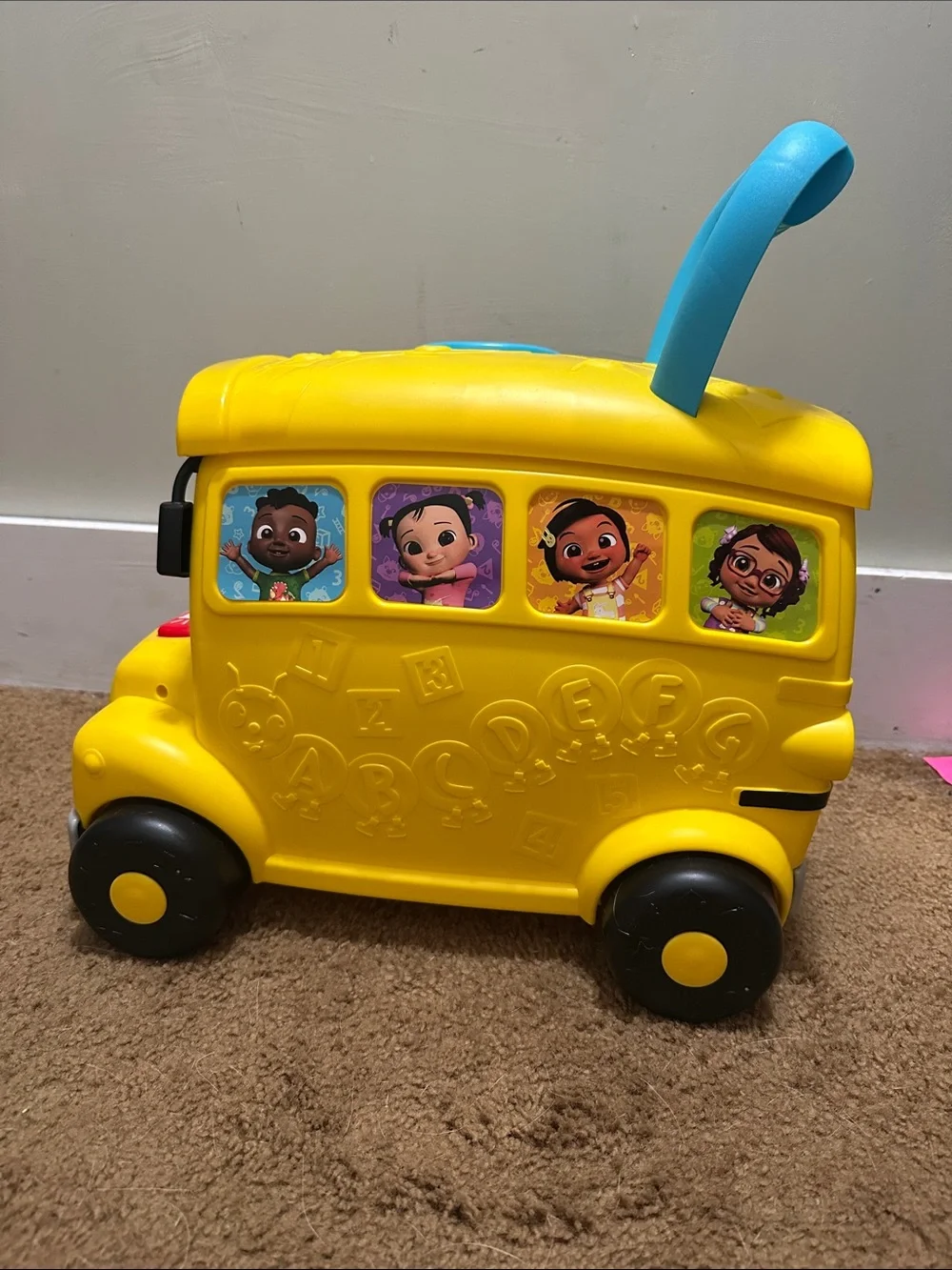 Cocomelon Ultimate Adventure Learning Bus - Picture 4 of 6
